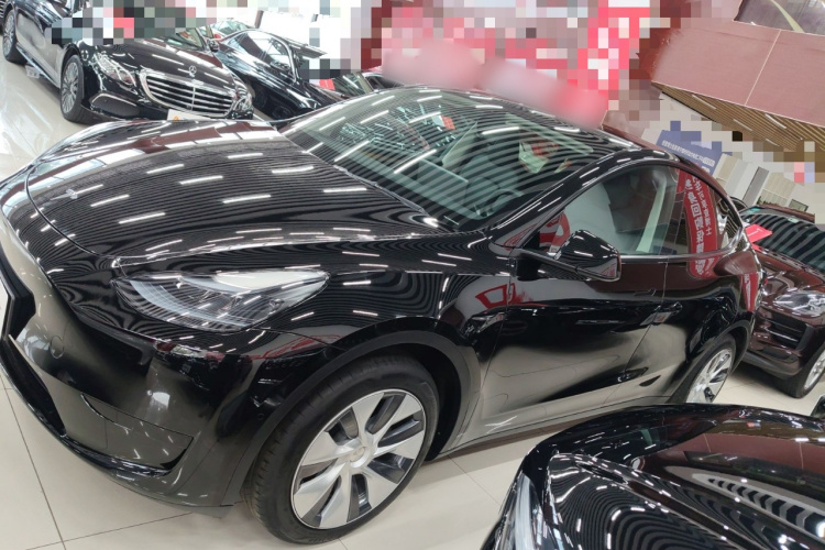 特斯拉 Model Y 2022款 改款 后轮驱动版车身外观4