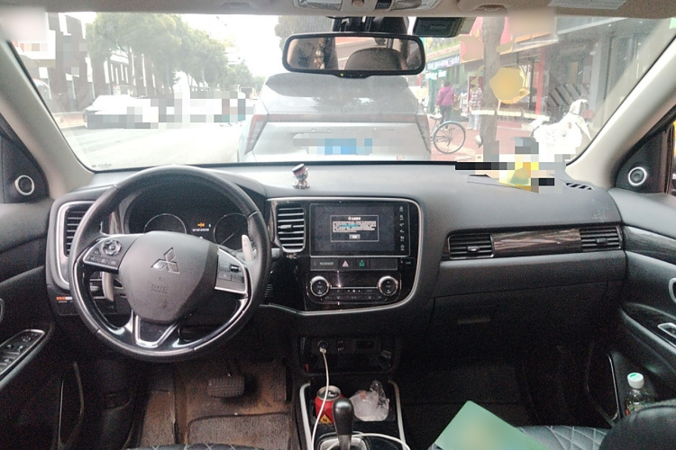 三菱 欧蓝德 2020款 2.4L 四驱致享版 7座中控内饰7002