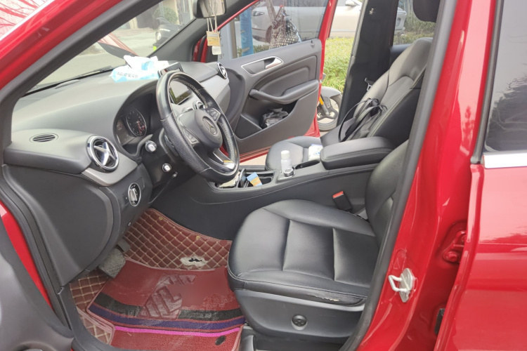 奔驰B级 2015款 B 200 时尚型中控内饰19