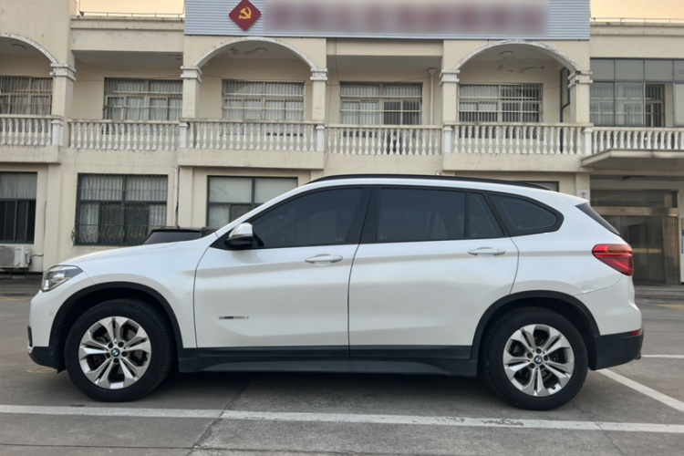 宝马X1 2016款 sDrive18Li 尊享型车身外观6002