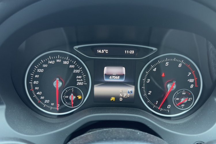 奔驰A级(进口) 2017款 A 200 动感型局部细节14