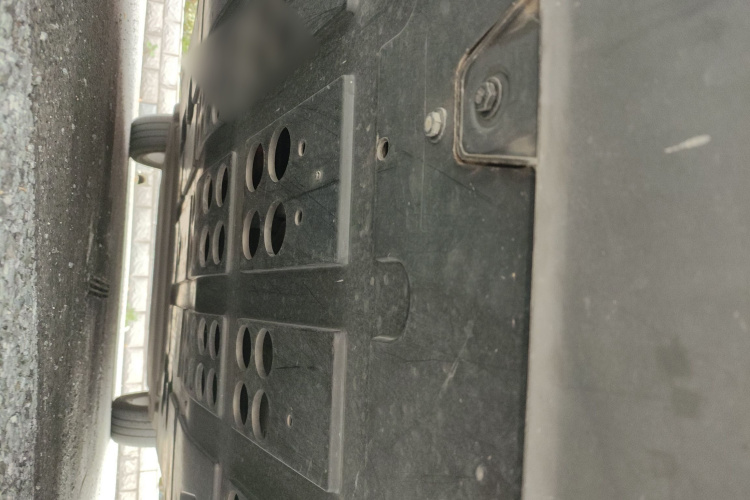 哪吒汽车 哪吒V 2022款 潮 400 Lite局部细节9008