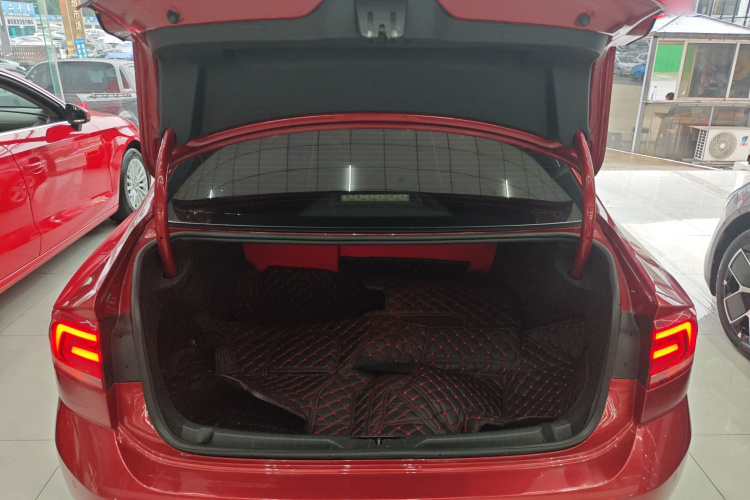 大众 凌渡 2018款 230TSI DSG风尚版机舱底盘23