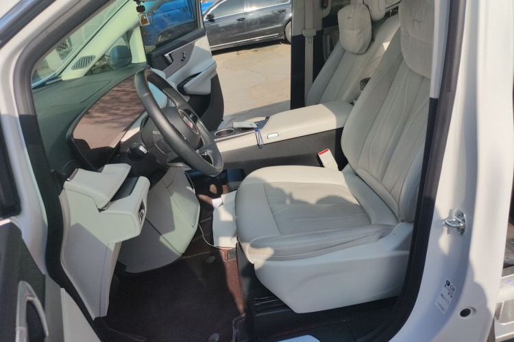 别克GL8新能源 2024款 陆尊 尊享版 7座中控内饰19