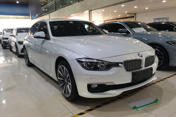 宝马3系 2019款 320Li 时尚型车身外观3