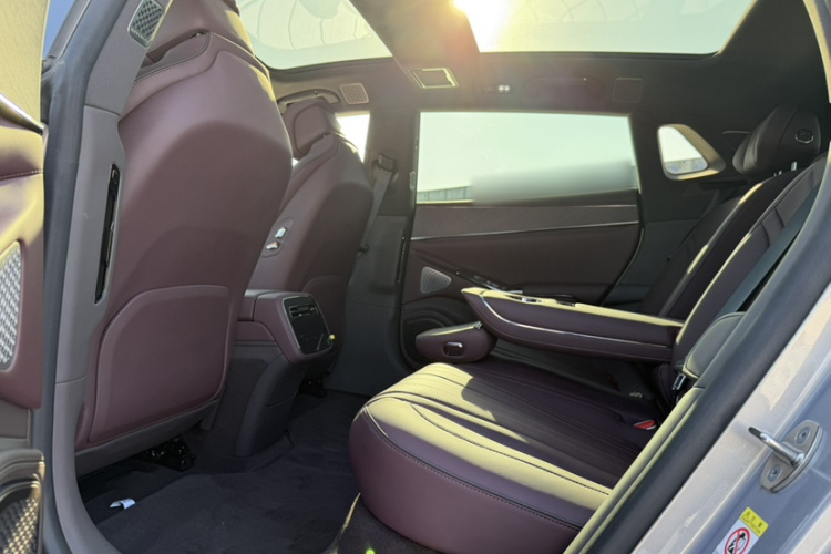 腾势Z9GT 2024款 1100四驱Pro版中控内饰7002