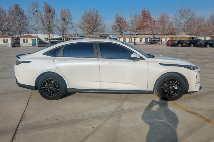 长安 逸达 2023款 蓝鲸NE 1.5T GDI DCT尊享型车身外观6003