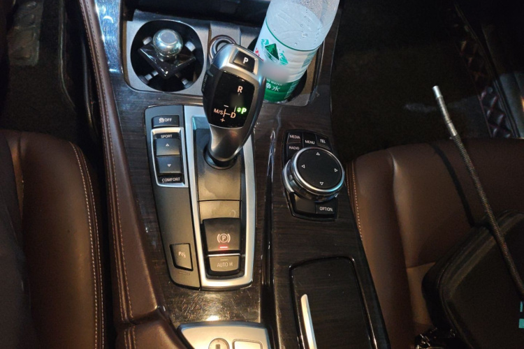 宝马5系 2017款 525Li 豪华设计套装局部细节18