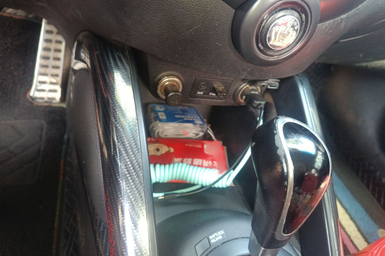 现代 Veloster飞思 2012款 1.6T 自动尊享版中控内饰7001