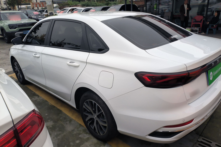 吉利汽车 帝豪 2023款 第4代冠军版 1.5L CVT豪华型车身外观4