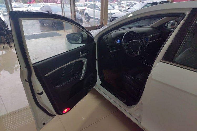 吉利汽车 帝豪 2017款 三厢百万款 1.5L CVT向上版中控内饰20