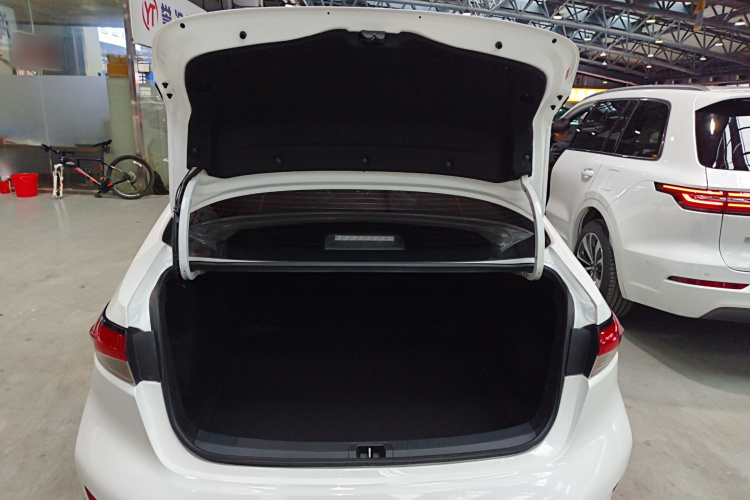 丰田 雷凌 2022款 双擎 1.8H E-CVT豪华版局部细节23