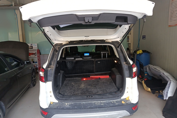 福特 翼虎 2018款 EcoBoost 180 两驱铂翼型机舱底盘23