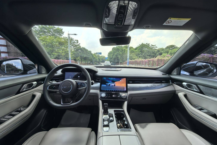 领克09 EM-P 2023款 2.0TD EM-P 远航版PM 七座中控内饰7004