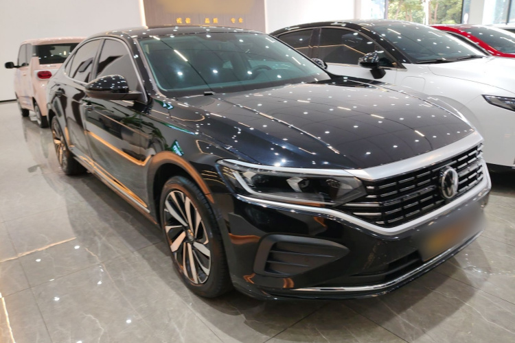 大众 帕萨特 2025款 出众款 380TSI 龙腾版车身外观3