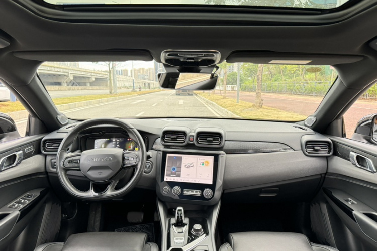 领克03 2022款 2.0TD DCT劲Pro中控内饰7001