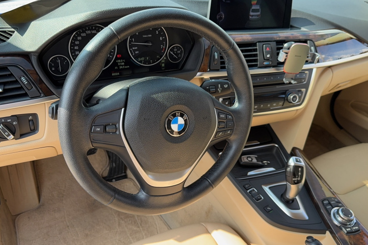 宝马3系 2013款 320Li 豪华设计套装中控内饰7004