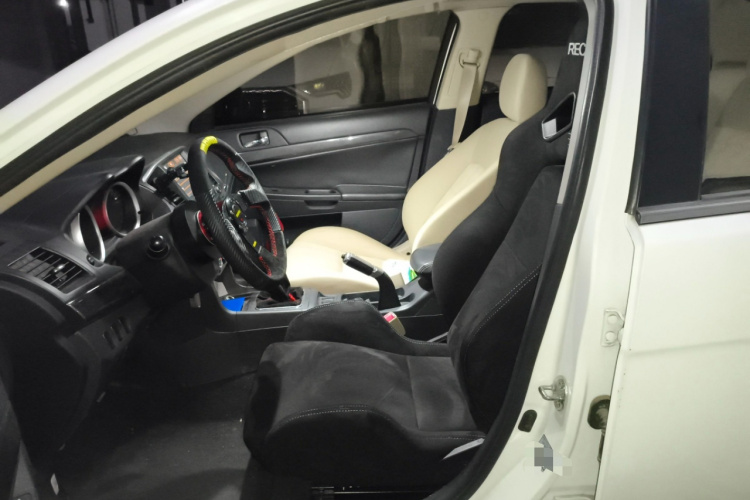 三菱 翼神 2012款 时尚版 1.8L 手动舒适型中控内饰19