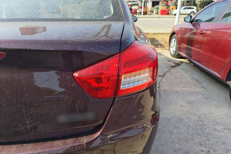 海马M6 2017款 1.6L 手动舒适型车身外观9