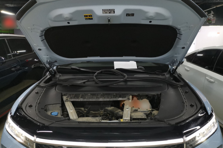 理想汽车 理想ONE 2020款 增程6座版机舱底盘24