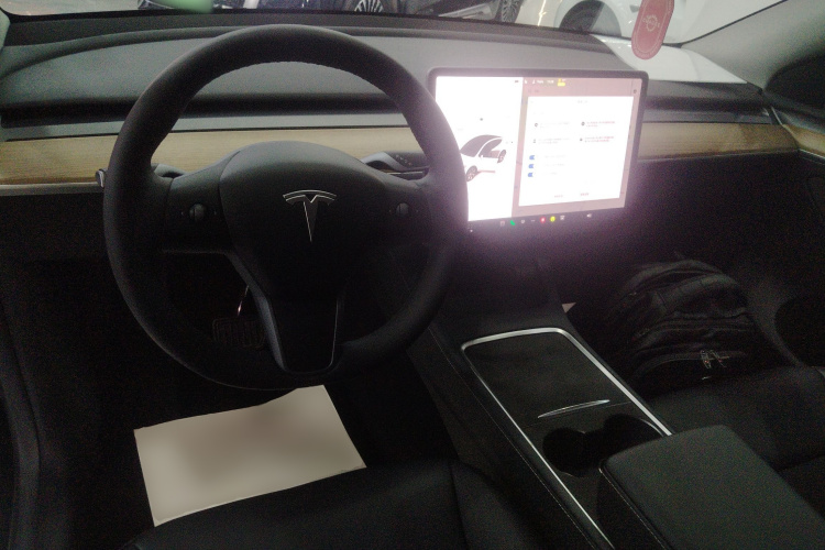 特斯拉 Model Y 2022款 改款 后轮驱动版中控内饰12