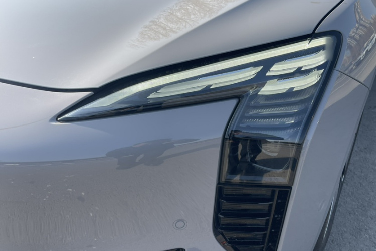 红旗EH7 2025款 640 四驱 智选版局部细节36