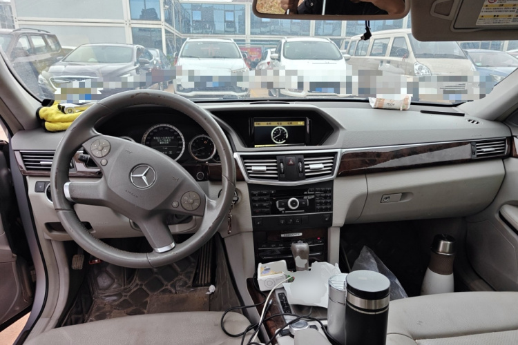 奔驰E级 2010款 E 260 L CGI优雅型中控内饰12