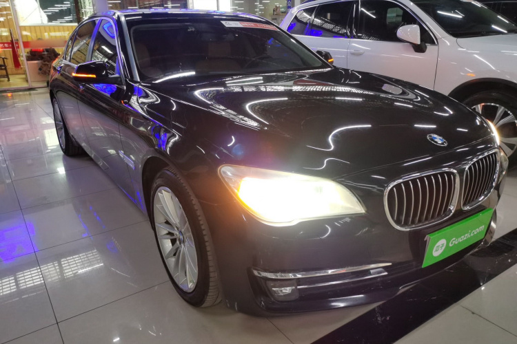 宝马7系 2014款 730Li 臻享型车身外观3