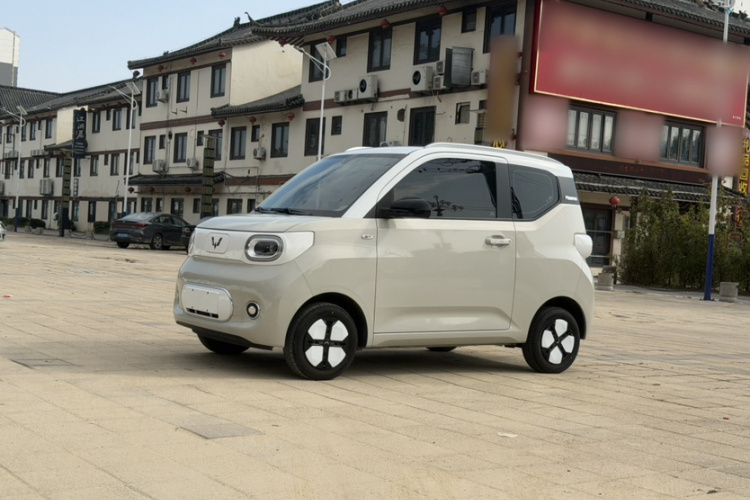 五菱汽车 宏光MINIEV 2024款 第三代 215km 进阶版车身外观1