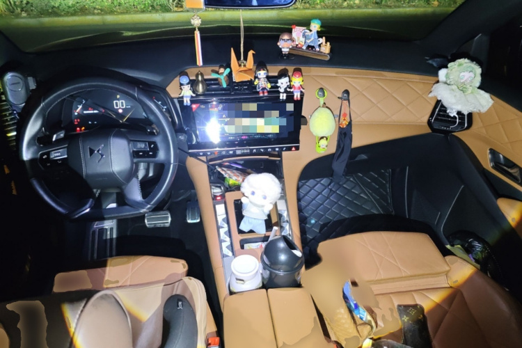 DS 7 2018款 45THP 里沃利先锋版中控内饰7002