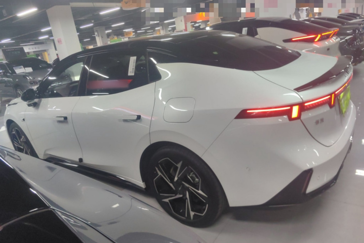 领克07 2024款 EM-P 126长续航 Ultra车身外观4