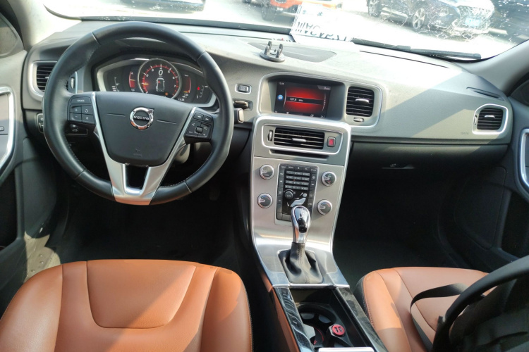 沃尔沃S60 2018款 S60L T3 智进进取版中控内饰12