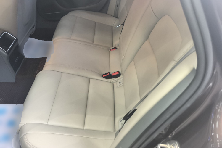 奥迪A4L 2016款 30 TFSI 典藏版 自动舒适型中控内饰21