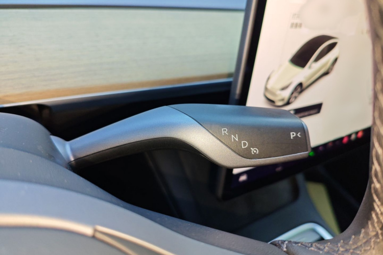 特斯拉 Model Y 2021款 标准续航后驱版局部细节18