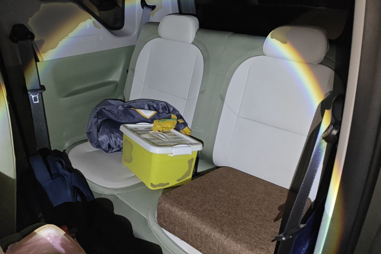 吉利银河 2025款 210km 熊猫骑士中控内饰21