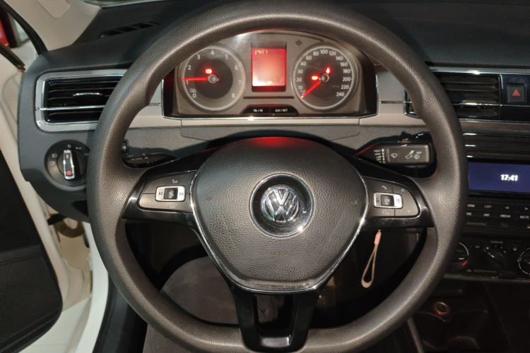 大众 桑塔纳 2016款 1.6L 手动舒适版中控内饰13