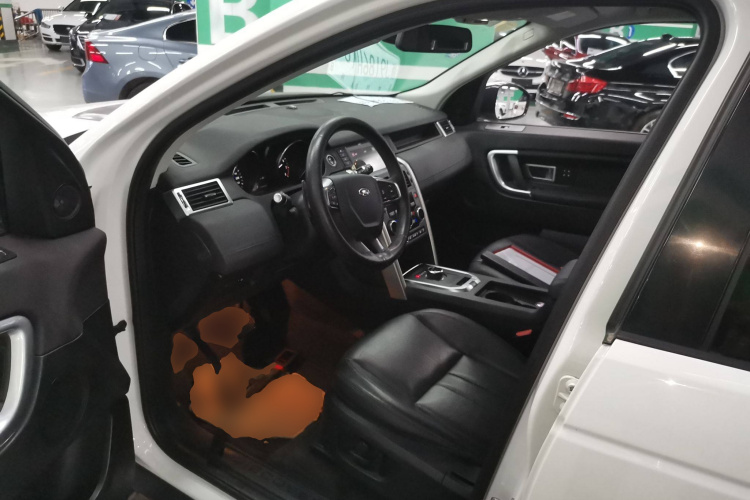 路虎 发现神行 2017款 2.0T HSE中控内饰7003