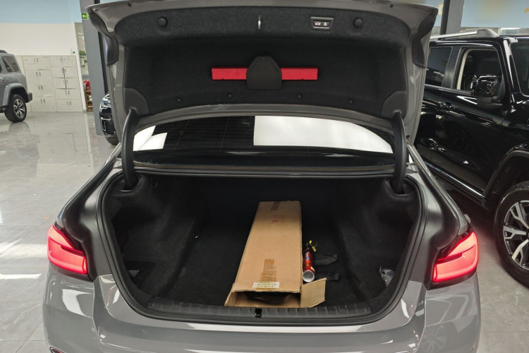 宝马5系(进口) 2022款 530i M运动套装机舱底盘23