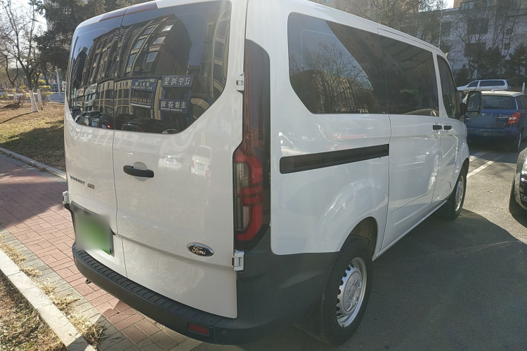 福特 全顺 2023款 2.0T汽油手动多功能商用车短轴低顶5/6座车身外观7