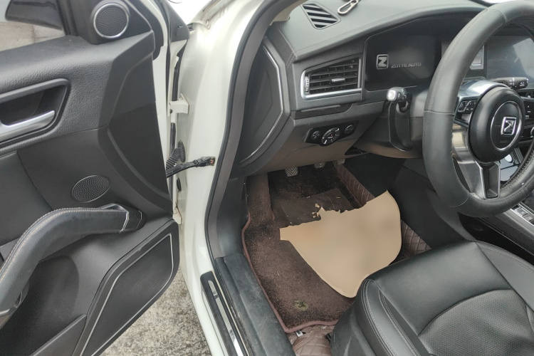 众泰T600 2016款 运动版 1.5T 手动尊贵型中控内饰20