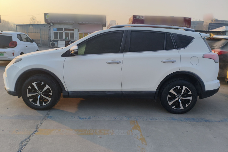 丰田 RAV4荣放 2016款 2.0L CVT两驱风尚版 国V车身外观4