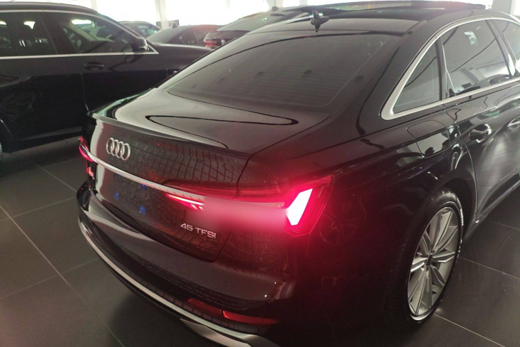 奥迪A6L 2024款 45 TFSI 臻选动感型车身外观6