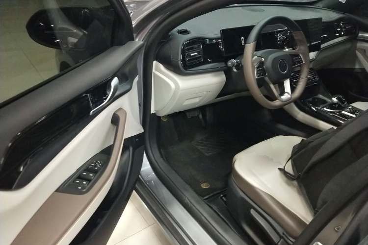 比亚迪 秦PLUS 2023款 冠军版 DM-i 55KM领先型中控内饰20