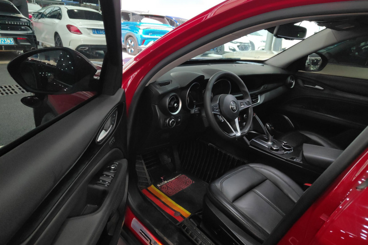 阿尔法·罗密欧 Stelvio斯坦维 2017款 2.0T 200HP 精英版中控内饰20