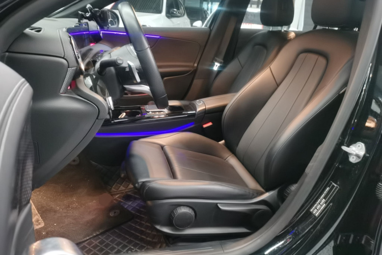 奔驰A级 2022款 改款 A 200 L 运动轿车时尚型中控内饰19