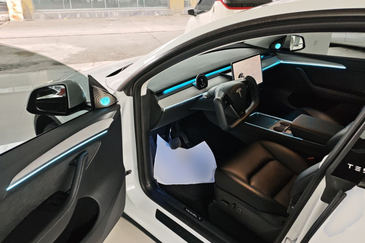特斯拉 Model Y 2023款 后轮驱动版中控内饰7003