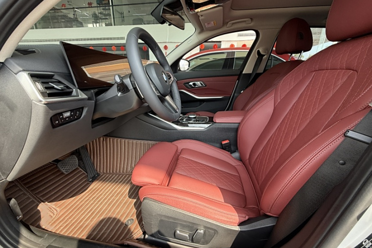 宝马3系 2024款 325Li M运动套装中控内饰7002