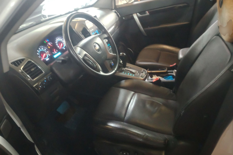 雪佛兰 科帕奇 2014款 2.4L 四驱旗舰版 7座中控内饰19