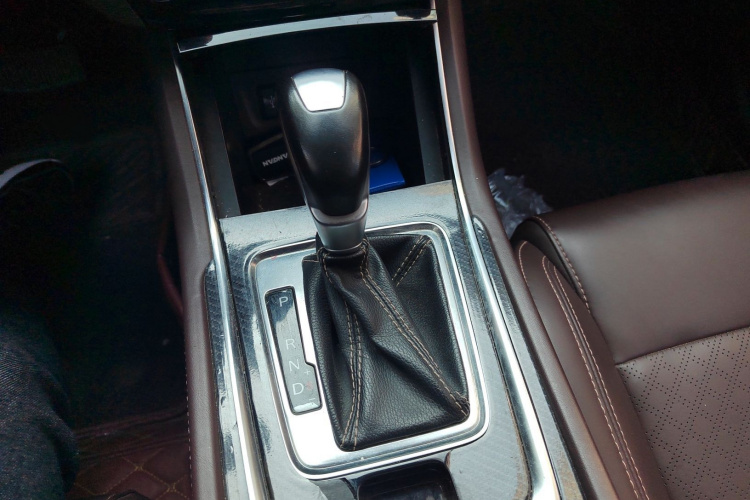 长安 逸动 2018款 1.6L GDI 自动领尚型局部细节18