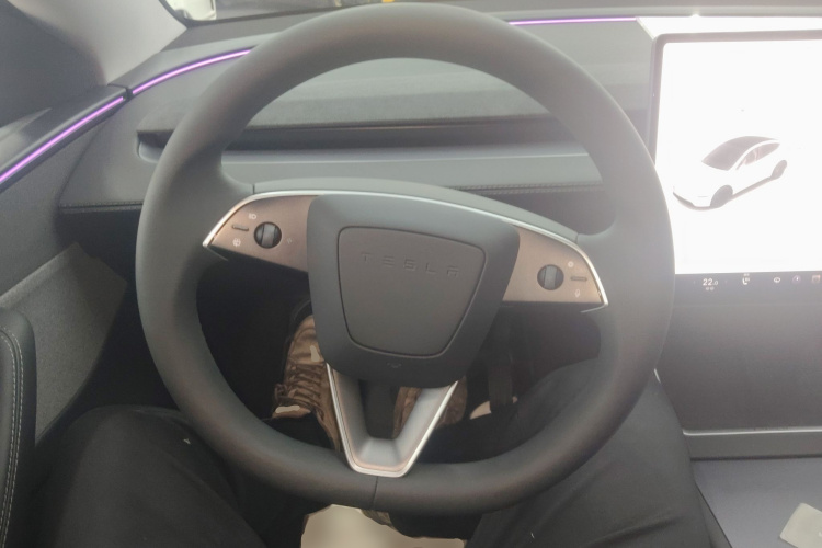 特斯拉 Model Y 2025款 后轮驱动 首发版中控内饰13